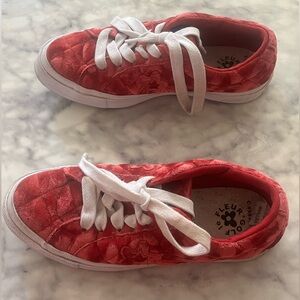 le GOLF FLEUR. Size 7. Pinkish- Magenta color.